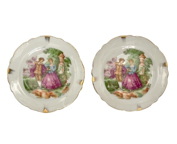 7 szt. małych porcelanowych talerzyków w stylu vintage z romantycznym motywem
