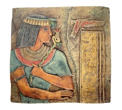 Väggrelief / Väggplakett föreställande en egyptisk prinsessa Isis kunst, stengods