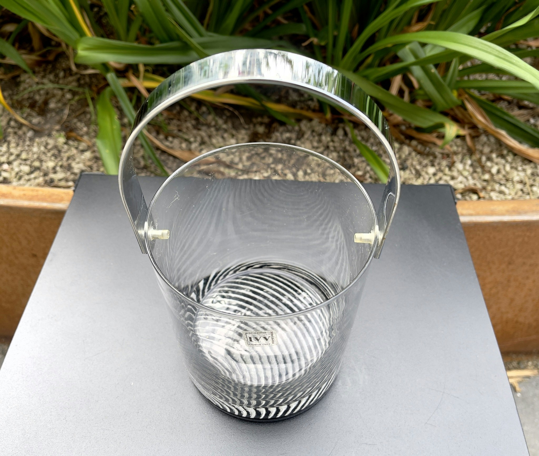 Ishink - IVV Selezione rökgrått munblåst glas, Italien