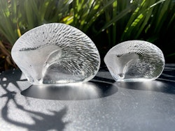 2 pcs, MATS JONASSON, Hedgehog art glass, Signed