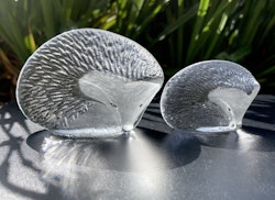2 pcs, MATS JONASSON, Hedgehog art glass, Signed