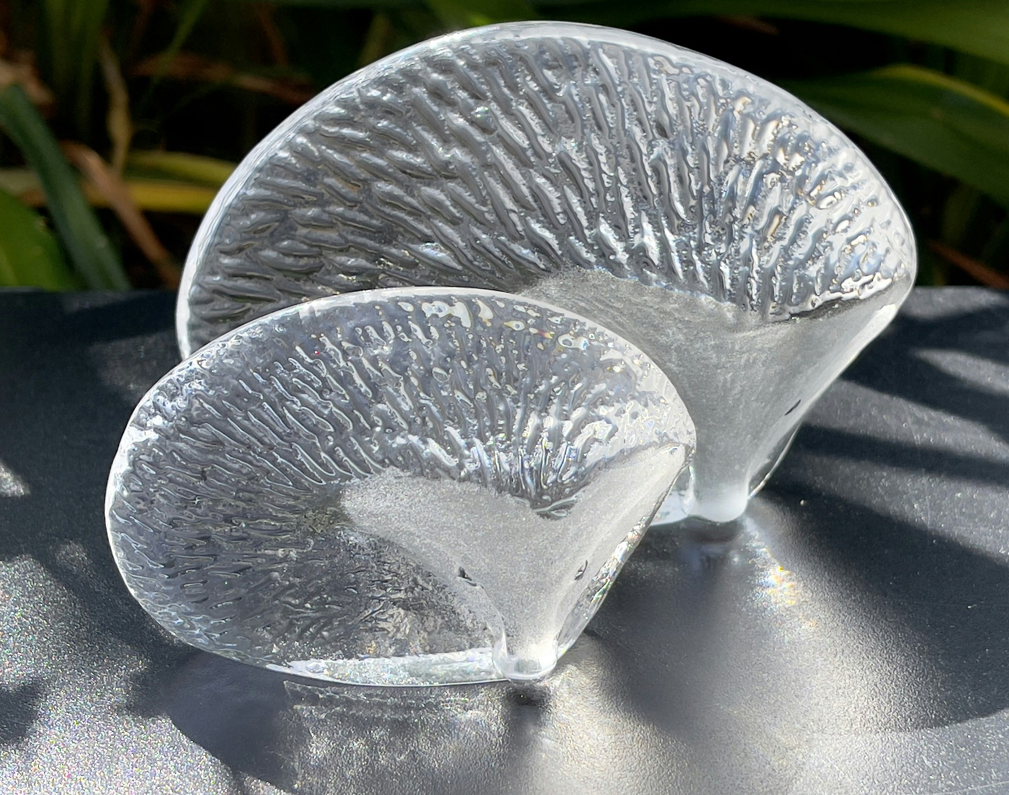 2 st, MATS JONASSON, Igelkott konstglas, Signerad