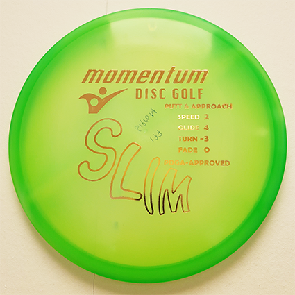 Disc golf disc slim putter and approach emerald green by momentum disc golf in sweden, hand made. Thor Wallgren AB.