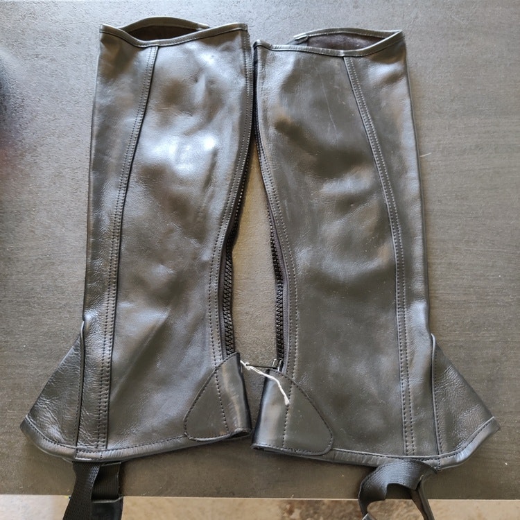 Svarta shortchaps i läder Equipage strl L