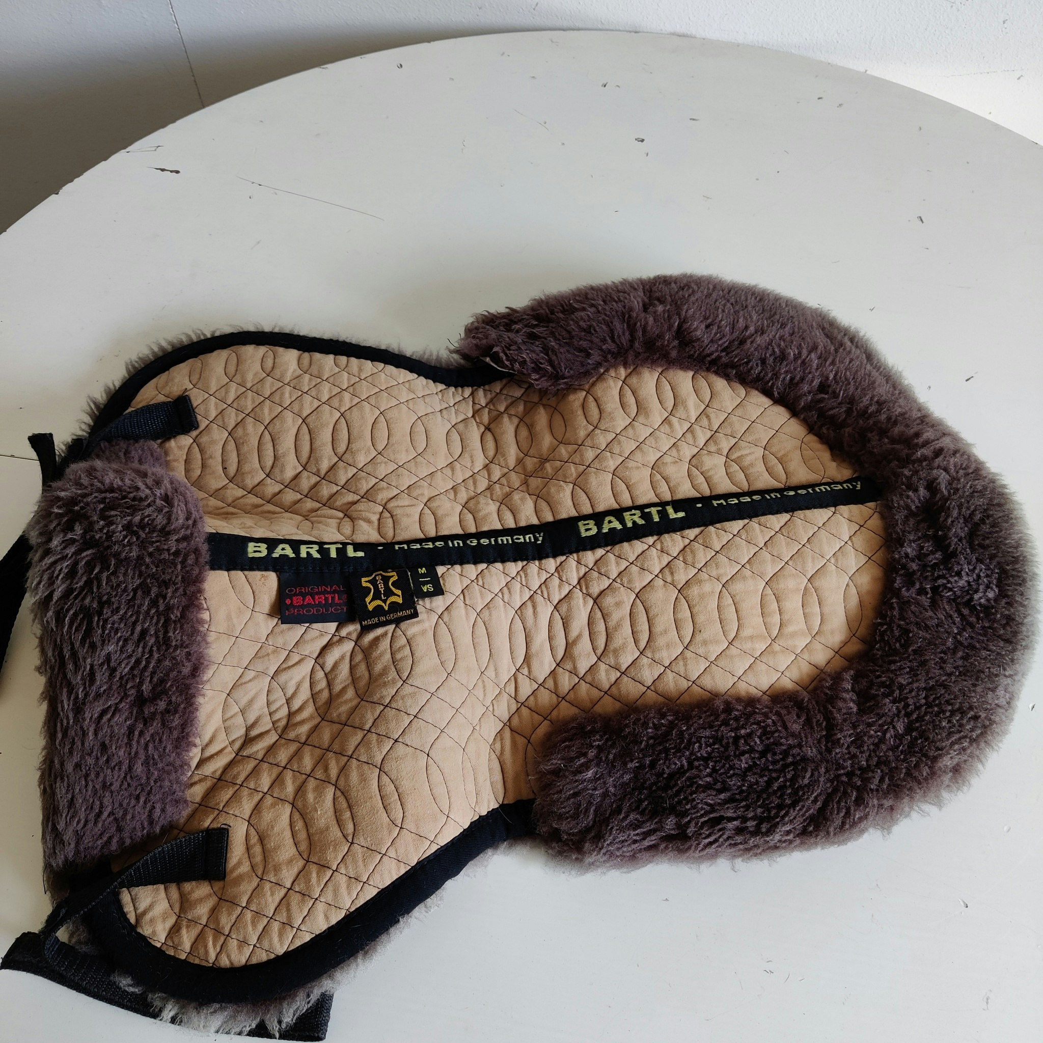 Brun fårskinnspadd strl M Bartl