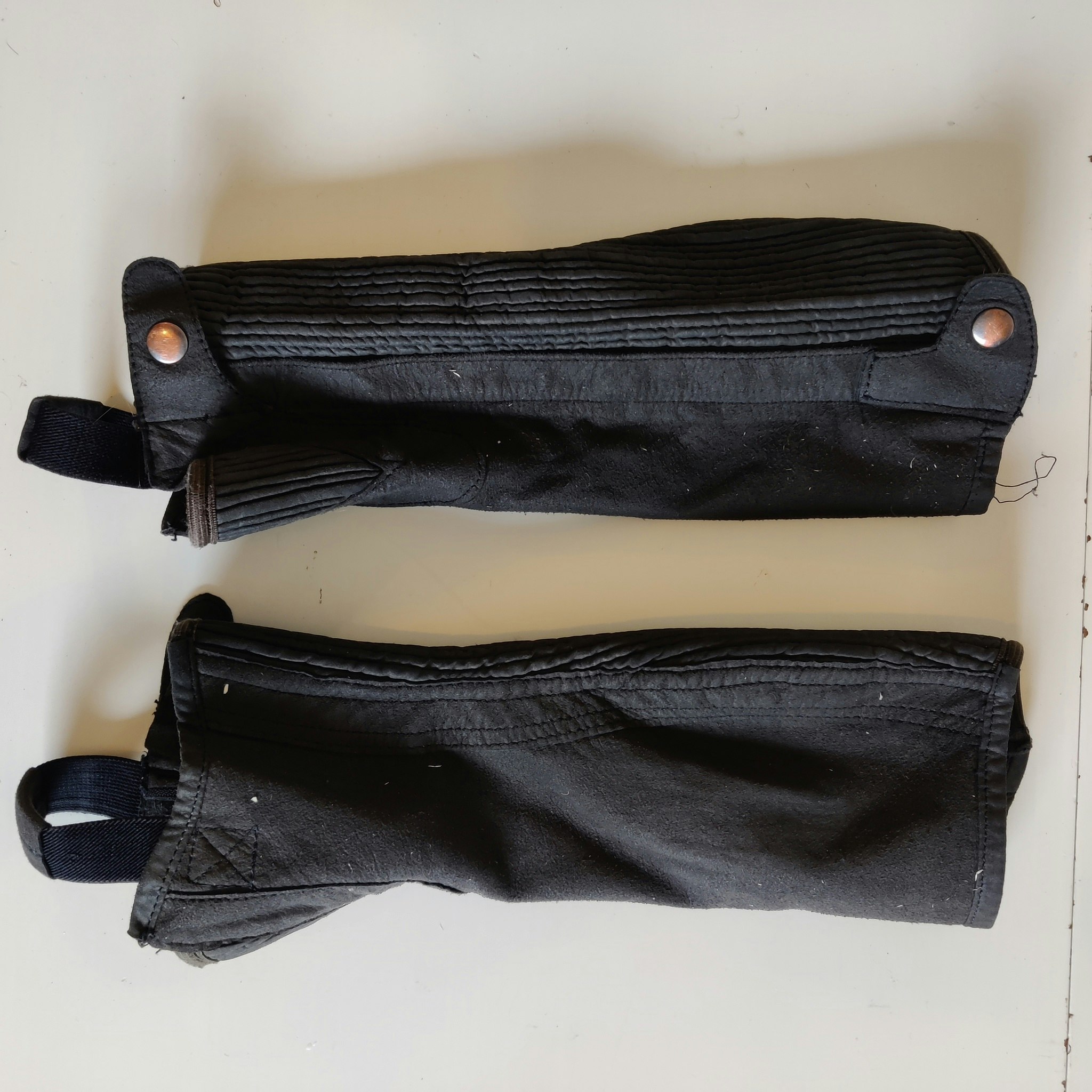 Svarta shortchaps strl 10 år