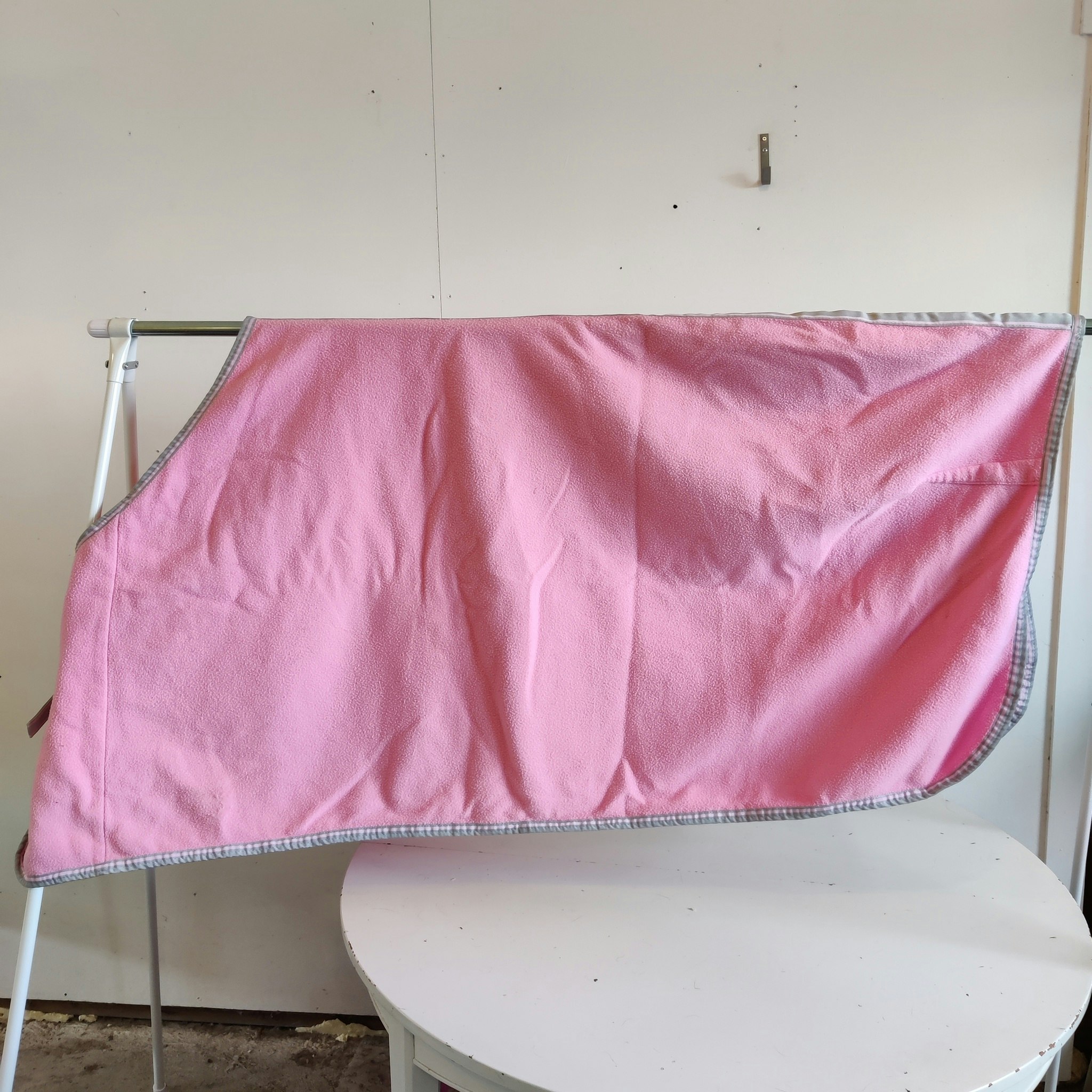 Rosa fleecetäcke 115 cm