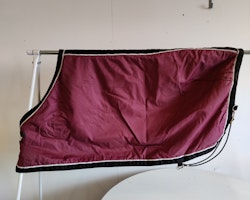 Vinrött transporttäcke 90 cm