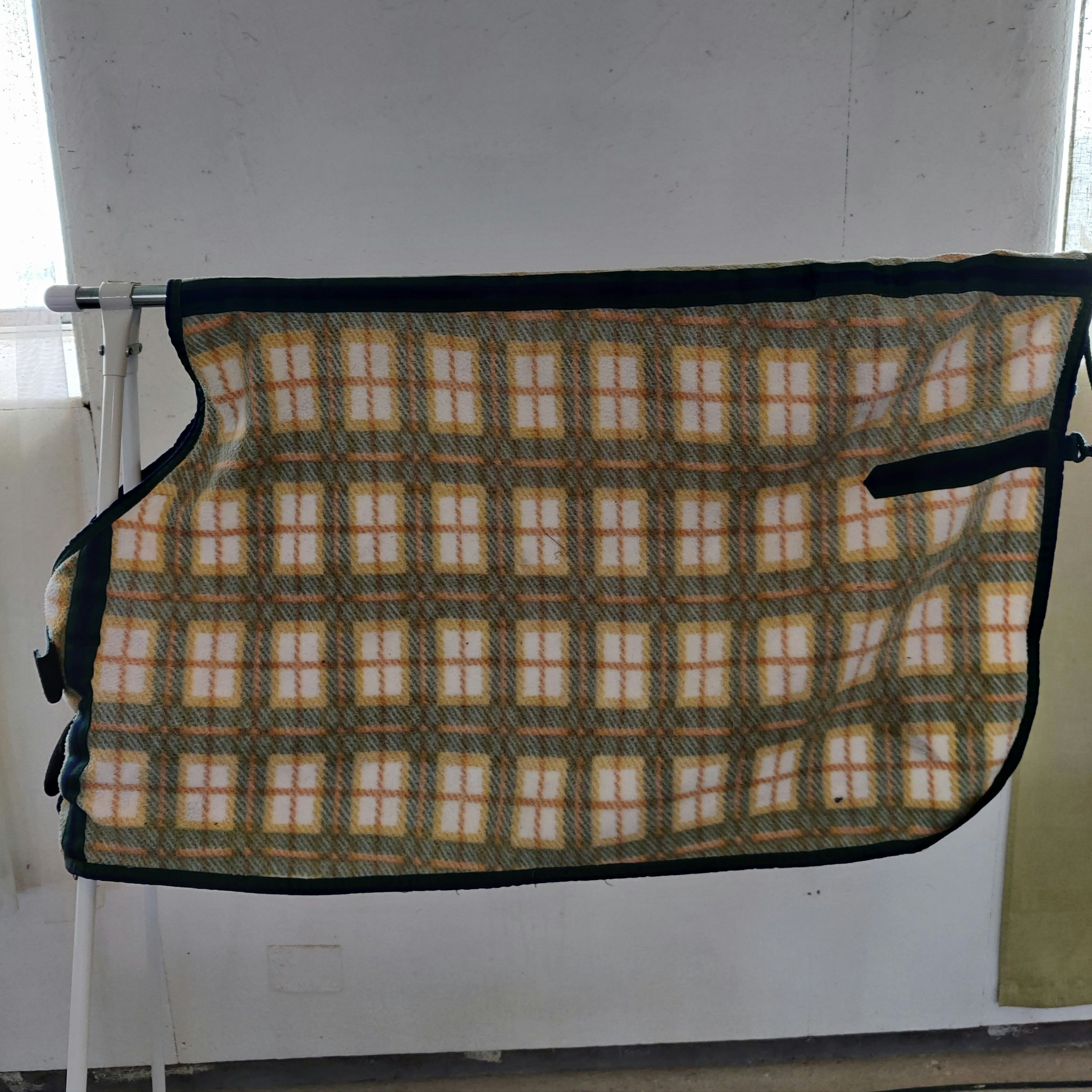 Rutigt fleecetäcke 90 cm