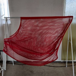 Rött nät-täcke 135 cm