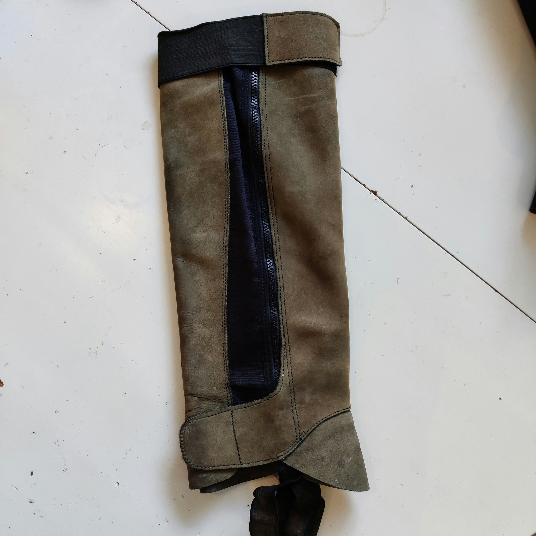 Gröna shortchaps mocka LARGE