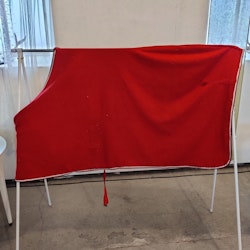 Rött fleecetäcke 125 cm