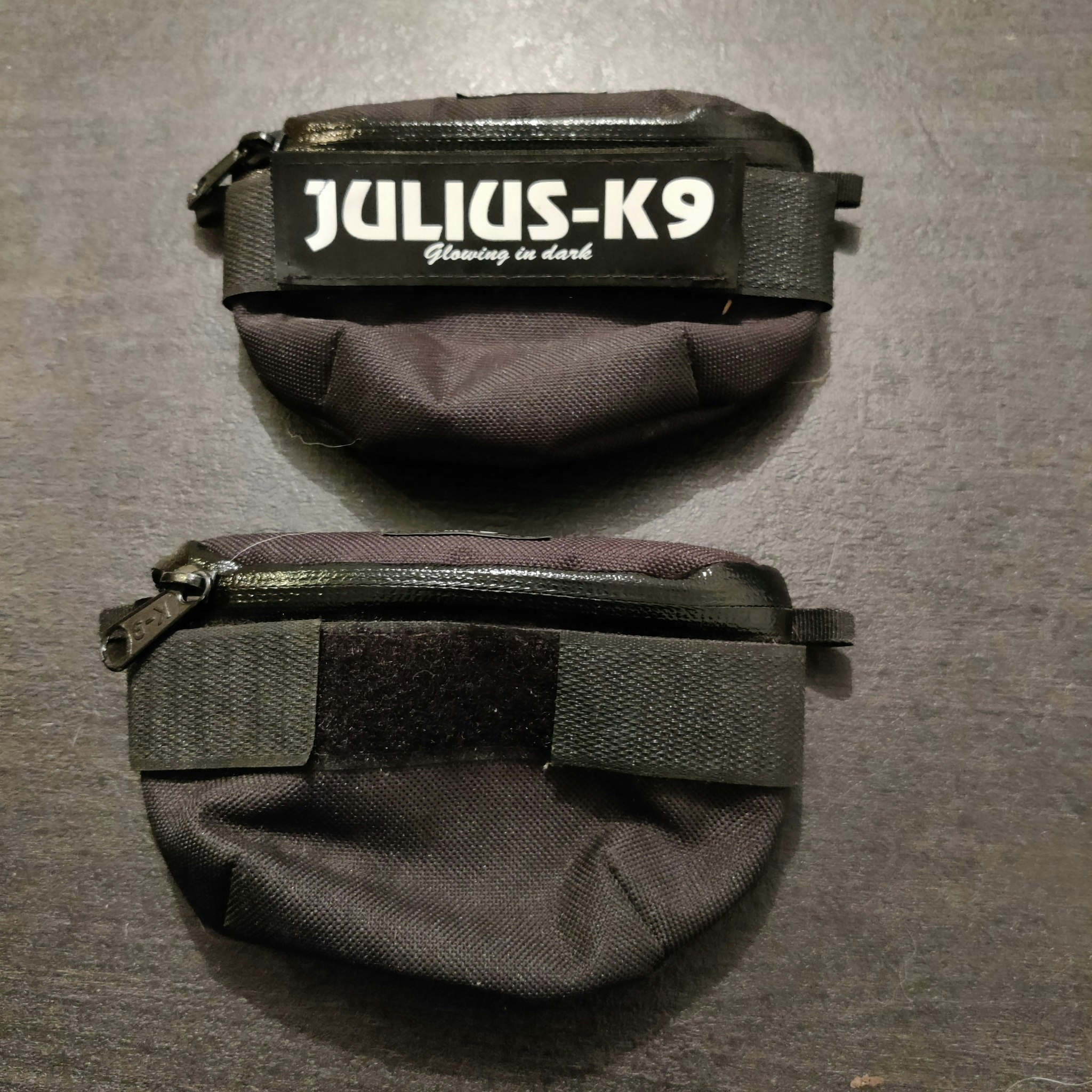 Två små väskor Julius K9