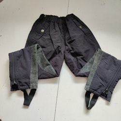 Svarta termo/överdragsbyxor strl 10 år