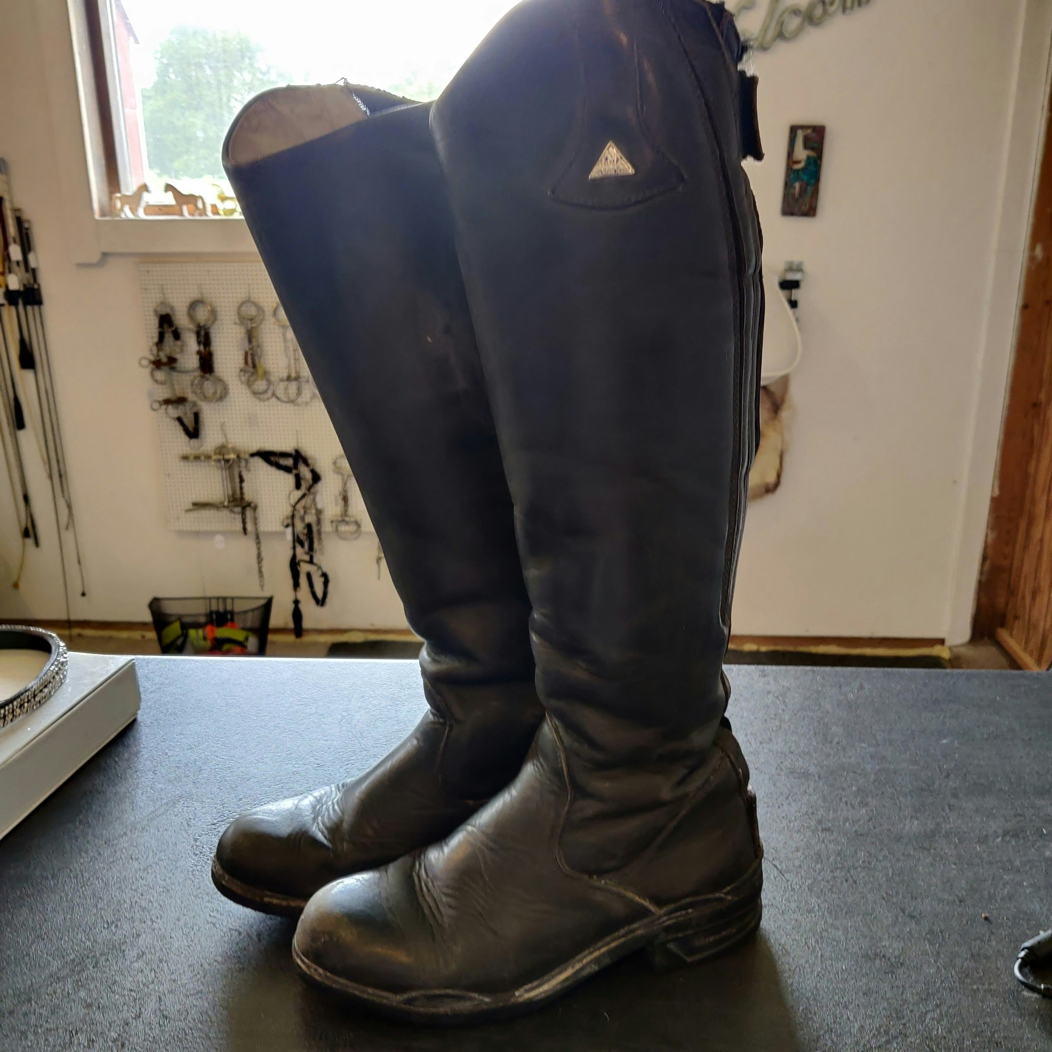 Svarta ridstövlar Mountain Horse strl 38 normal skaftvidd