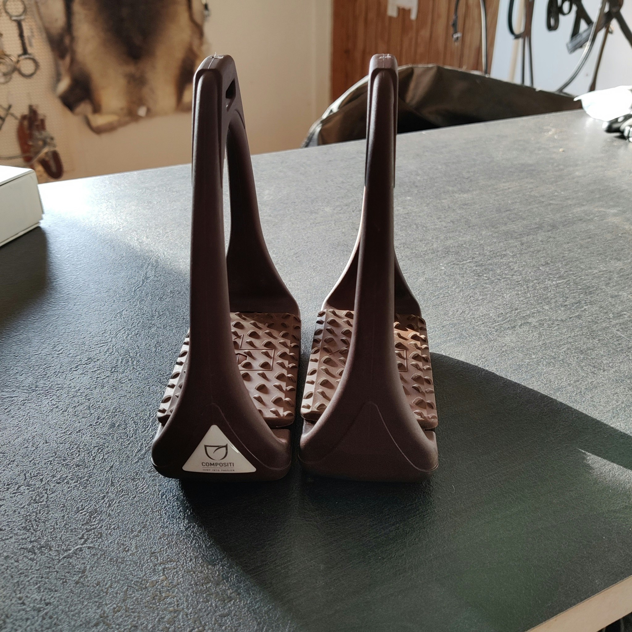 Bruna stigbyglar 12 cm Compositi
