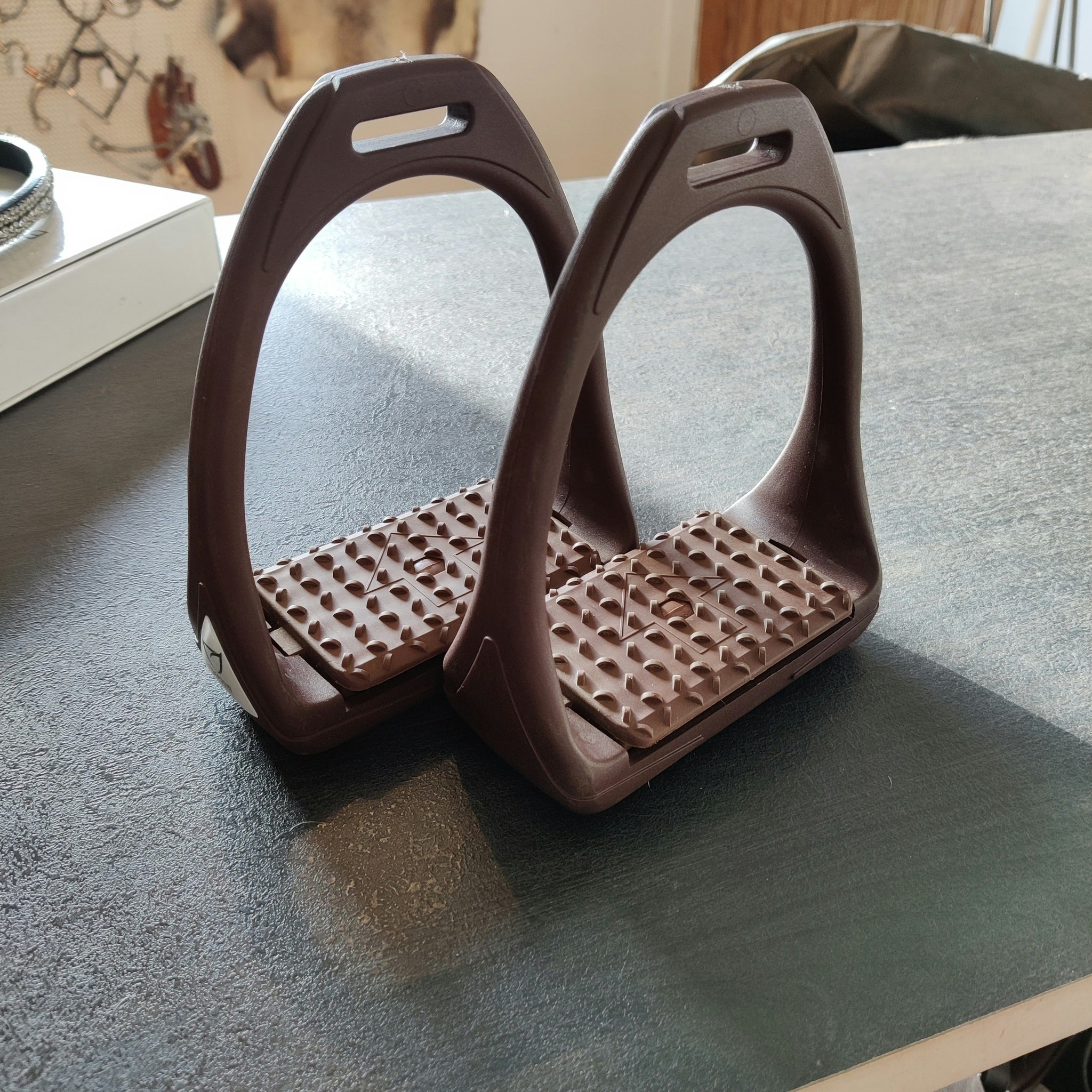 Bruna stigbyglar 12 cm Compositi