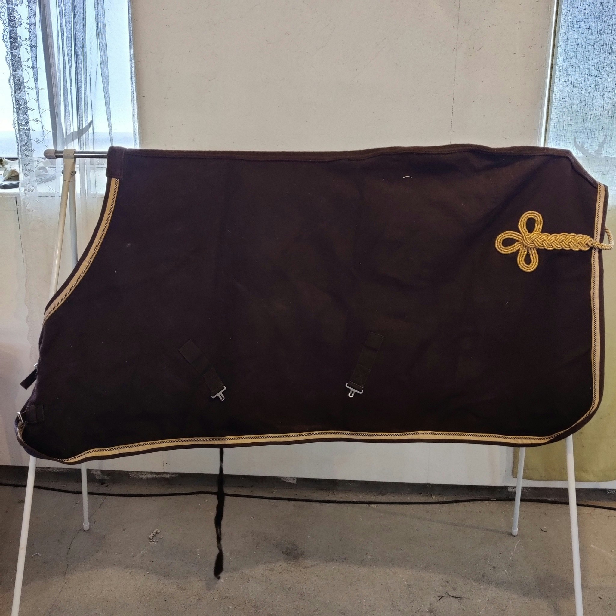 Brunt ulltäcke 145 cm