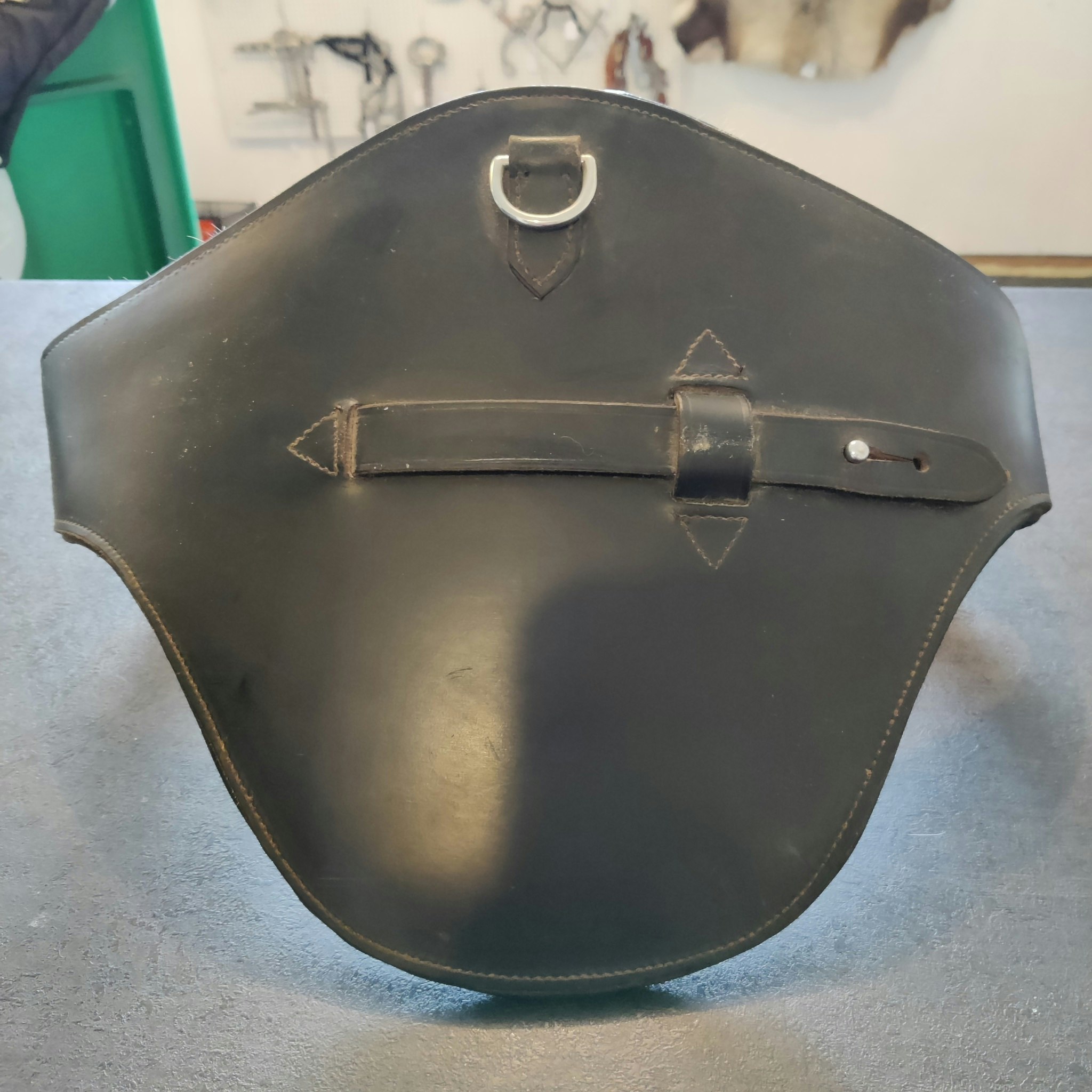 Svart magplattegjord 120 cm