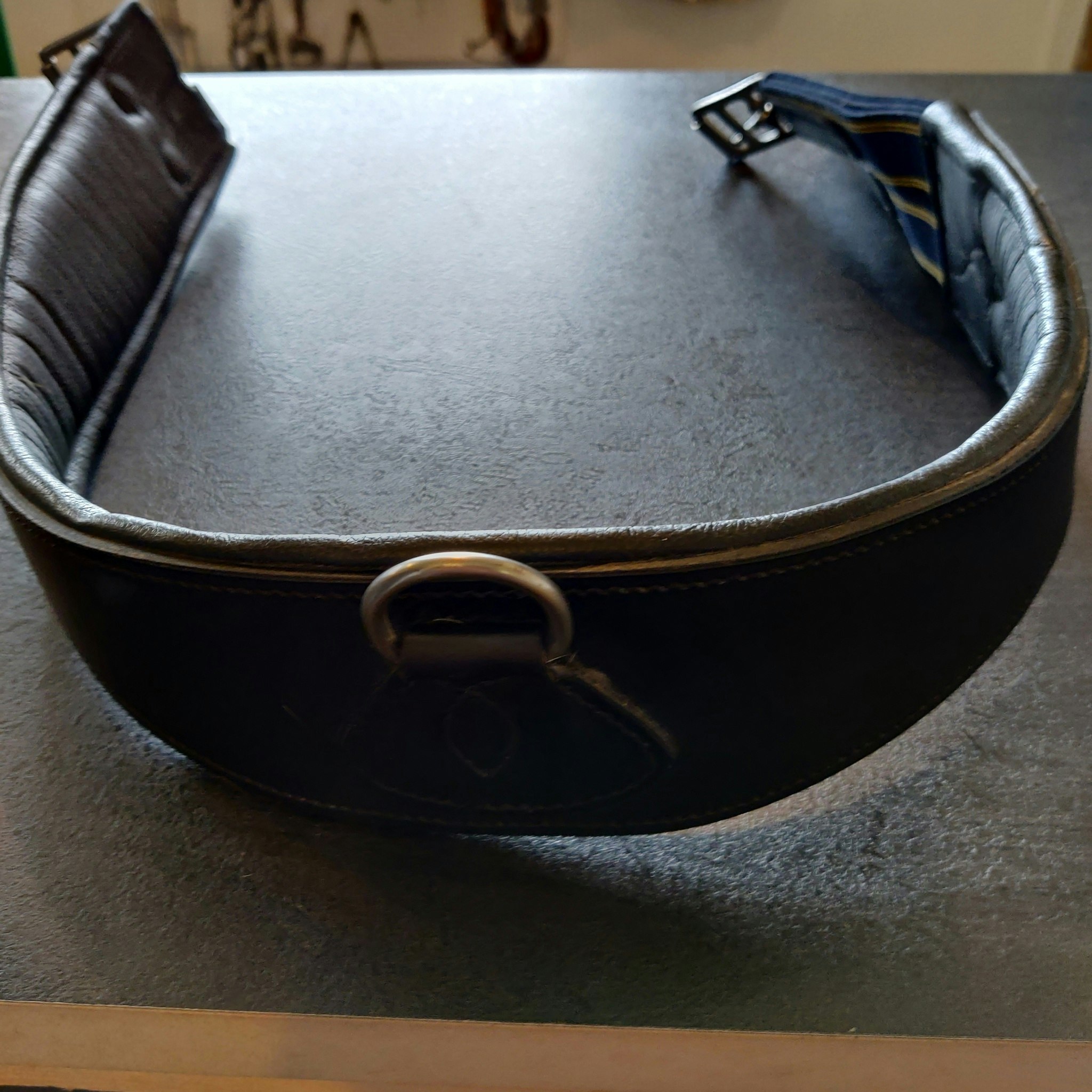 Svart lädergjord 107 cm