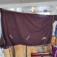 Brunt fleecetäcke 145 cm