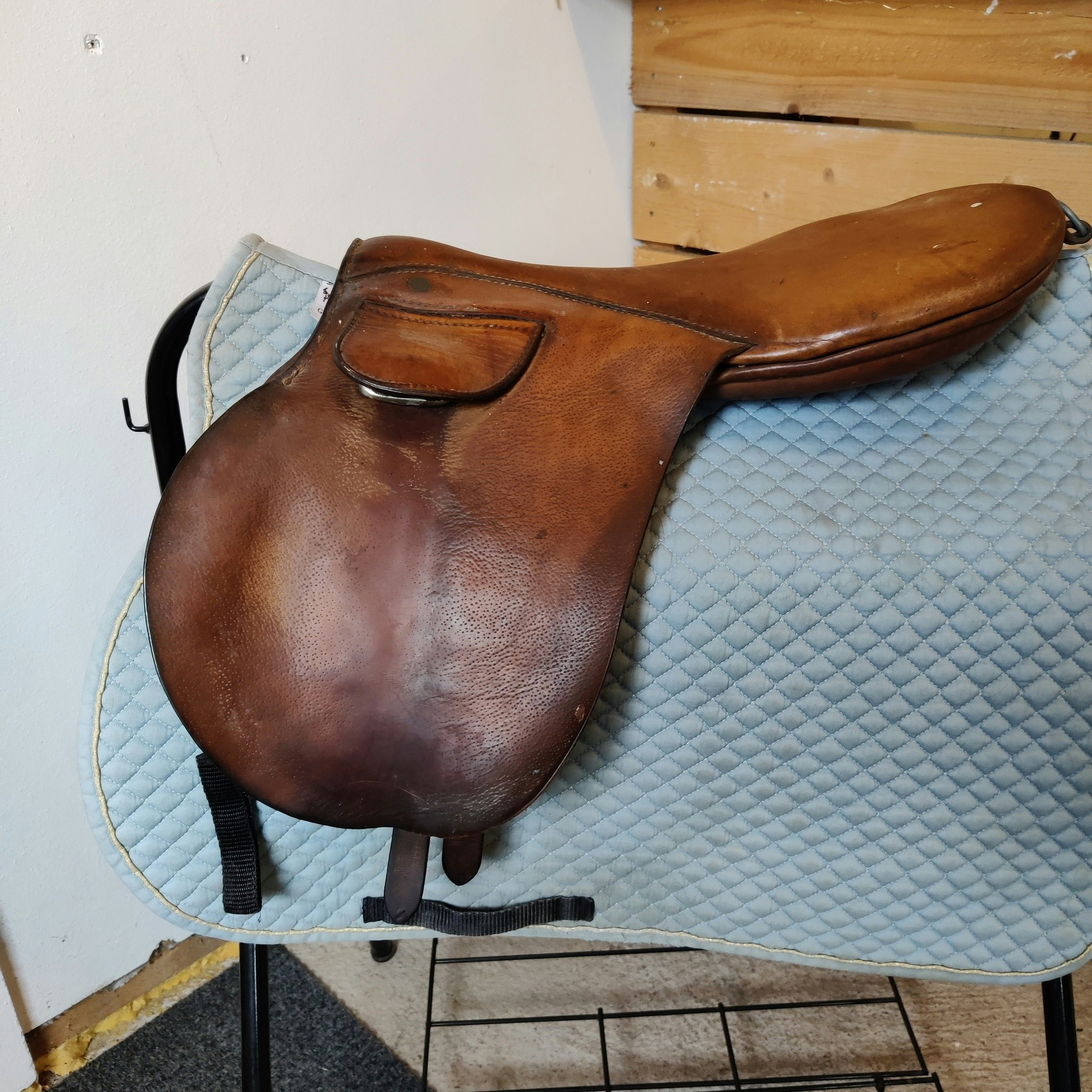 Äldre ponnyputa/galoppsadel