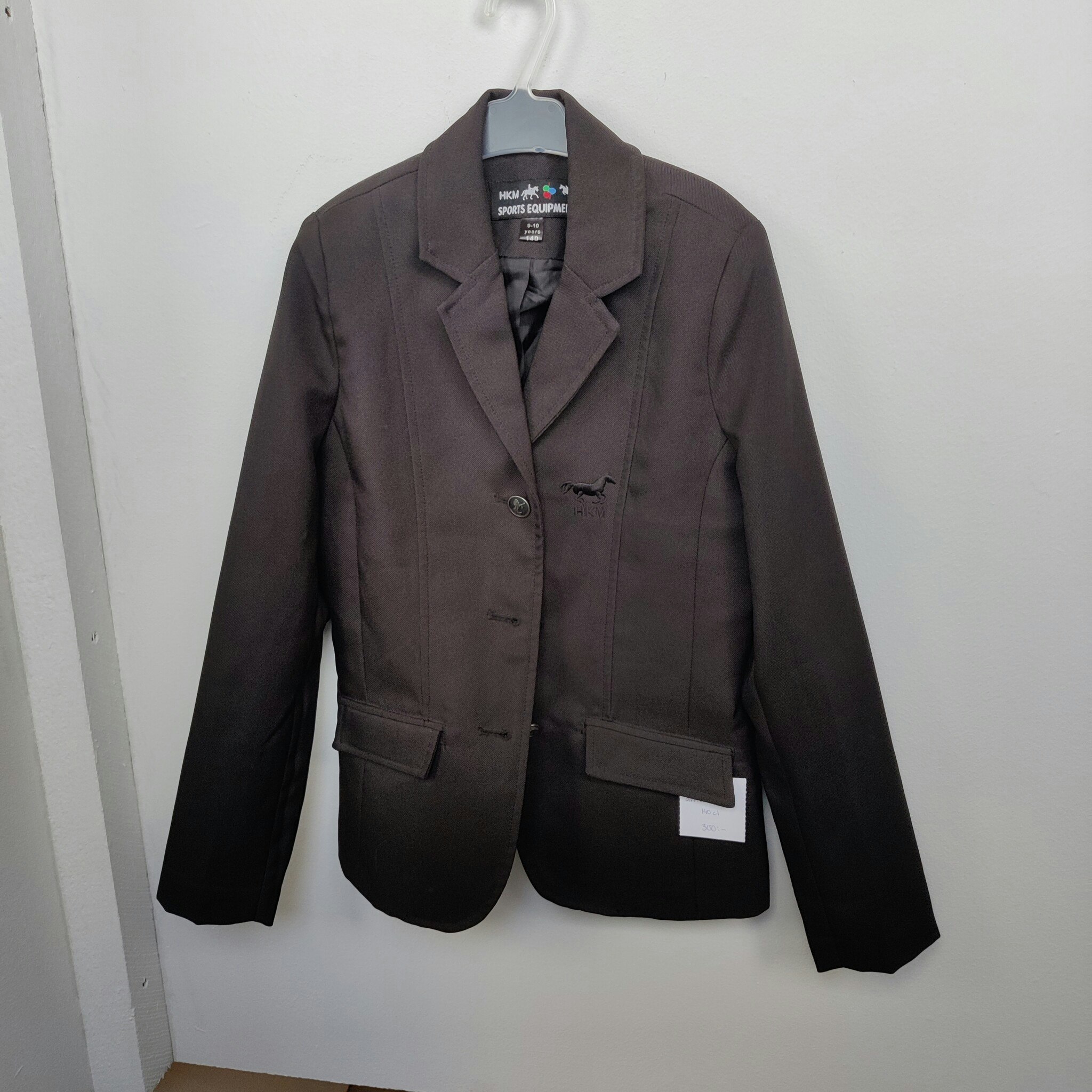 88.16 Svart kavaj 140 cl HKM