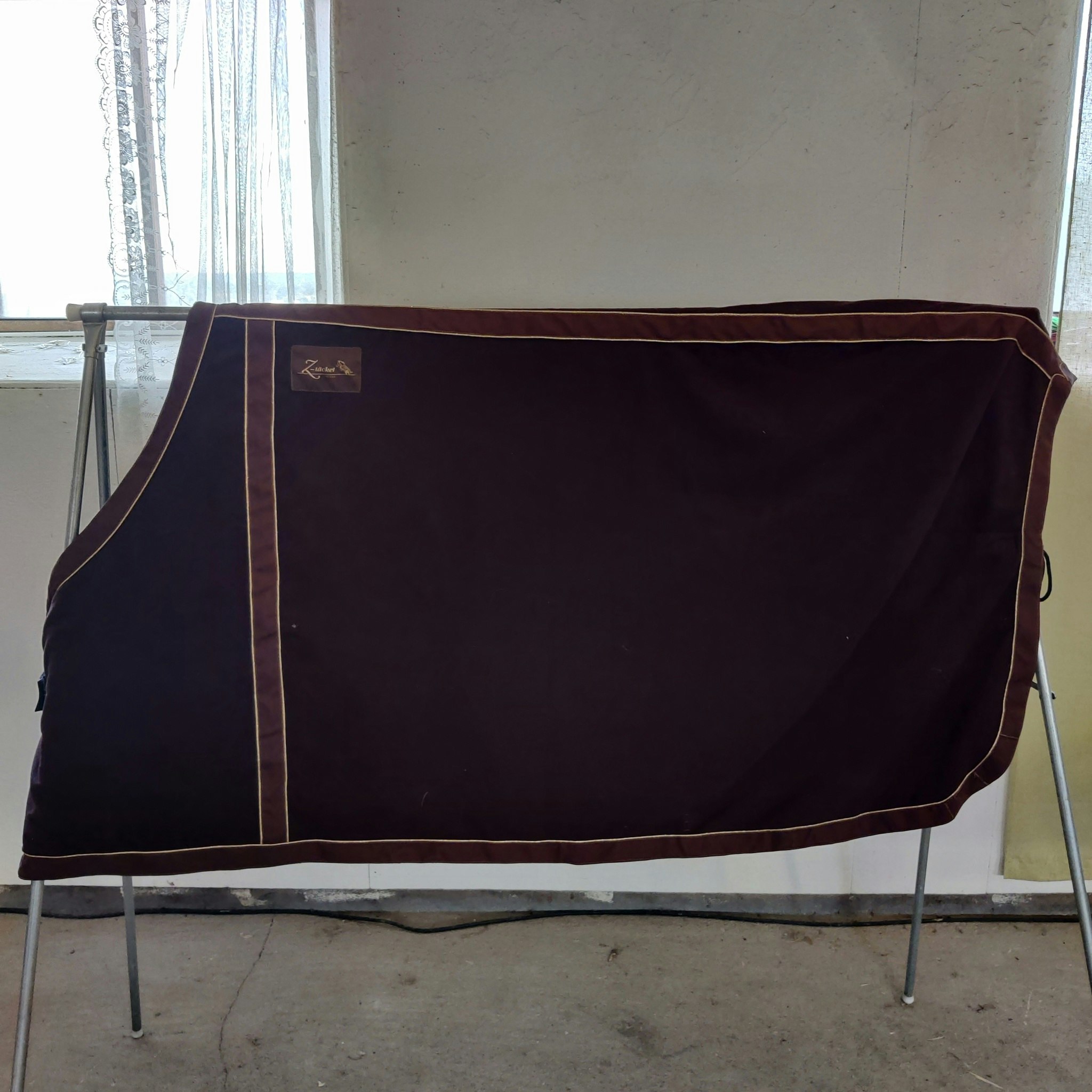 Brunt fleecetäcke 135 cm Z.täcket