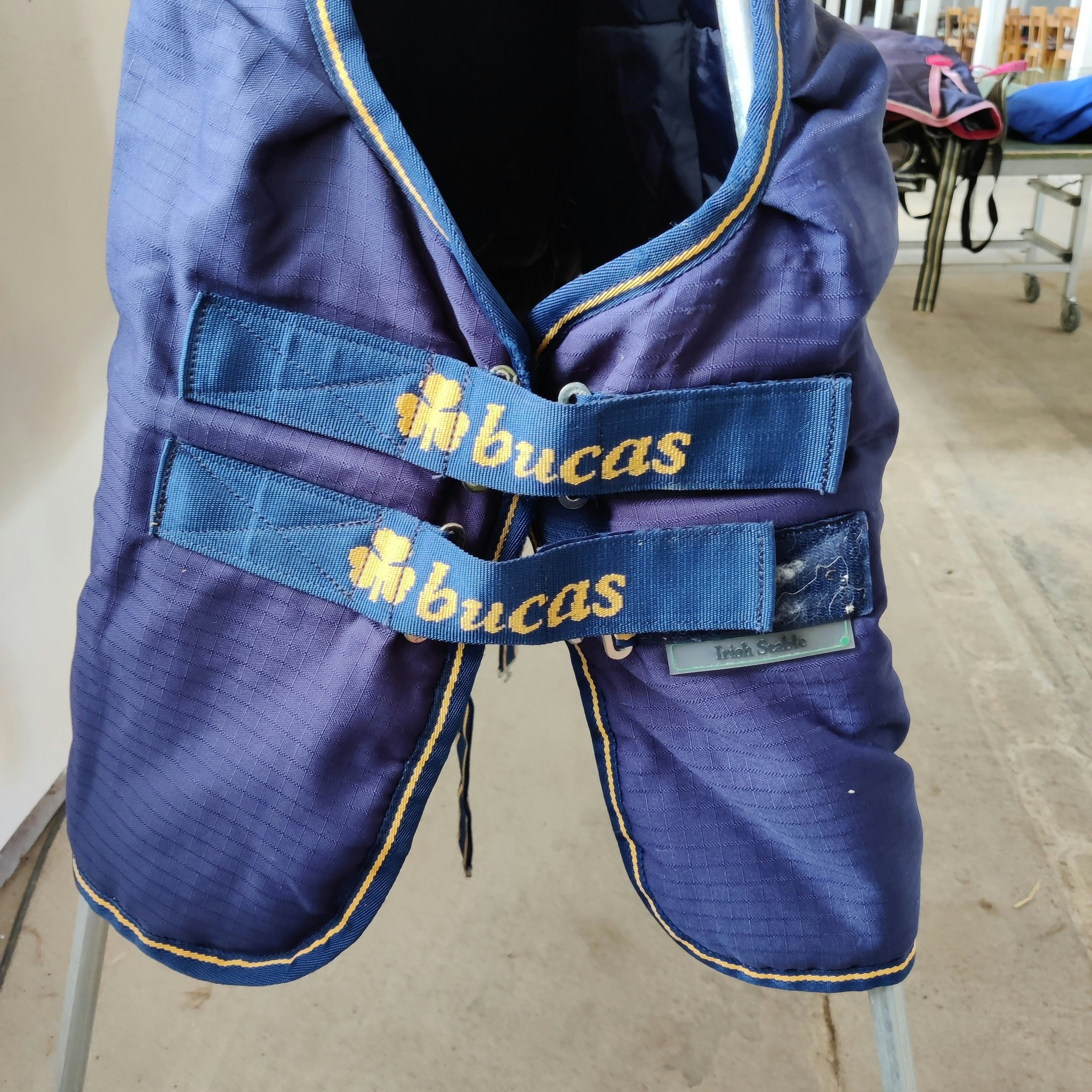 Blått stalltäcke 135 cm ca 200 g BUCAS Irish Stable
