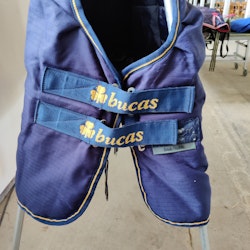 Blått stalltäcke 135 cm ca 200 g BUCAS Irish Stable