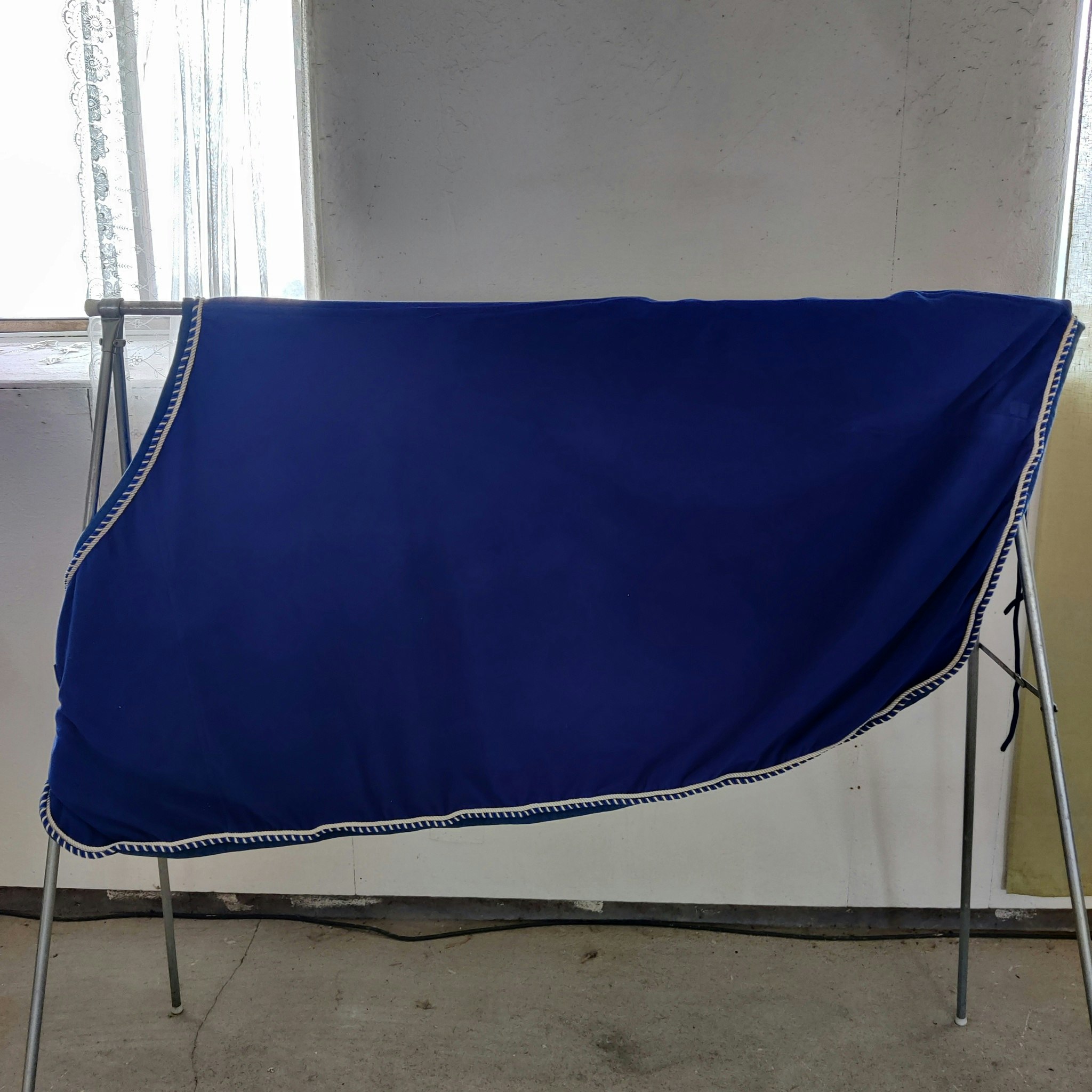 Blått fleecetäcke 135 cm
