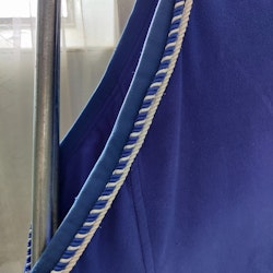 Blått fleecetäcke 135 cm
