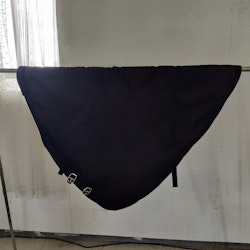 Svart halstäcke ca 150 g COB Hansbo