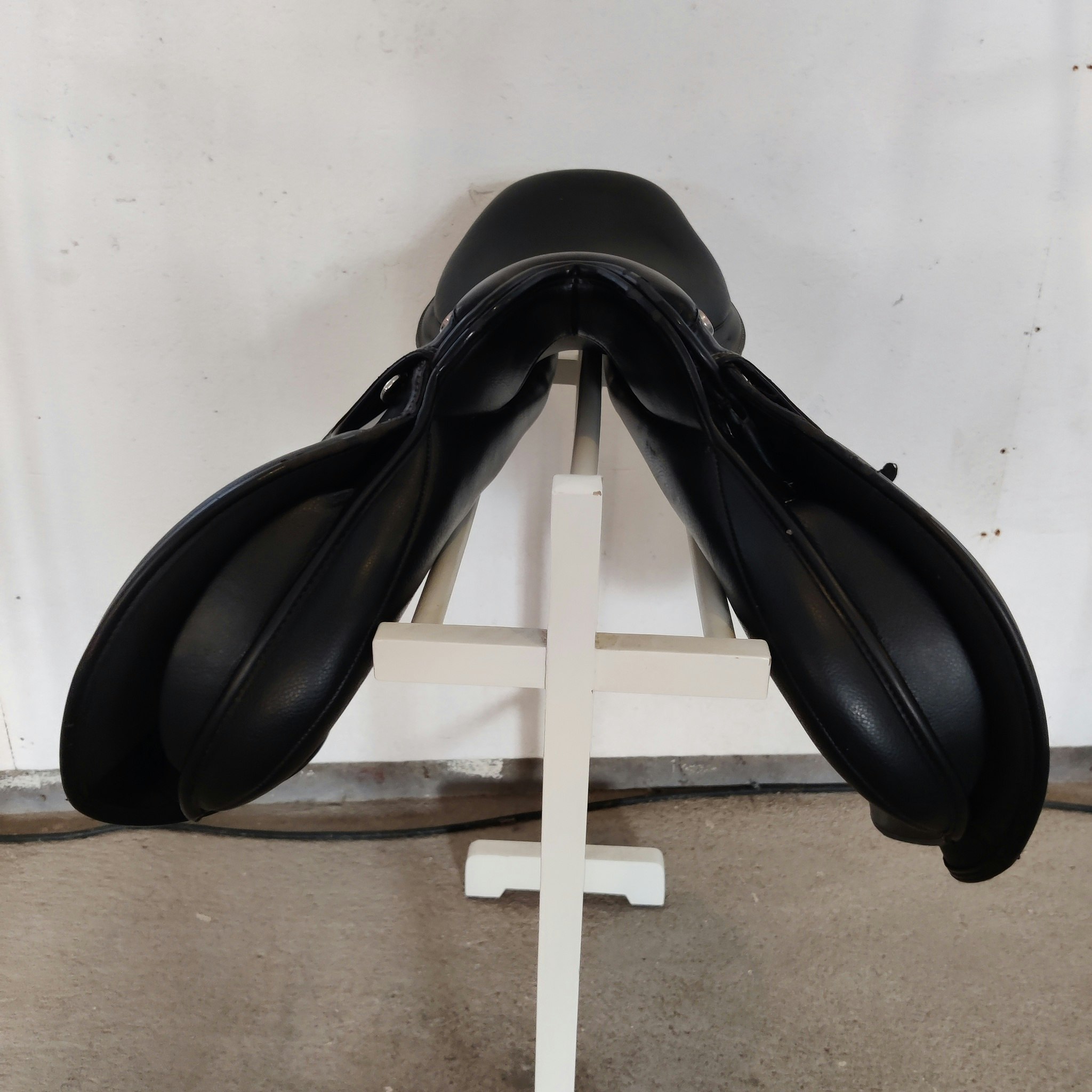 Svart hoppsadel 16.5 tum 29 bom PRO LIGHT