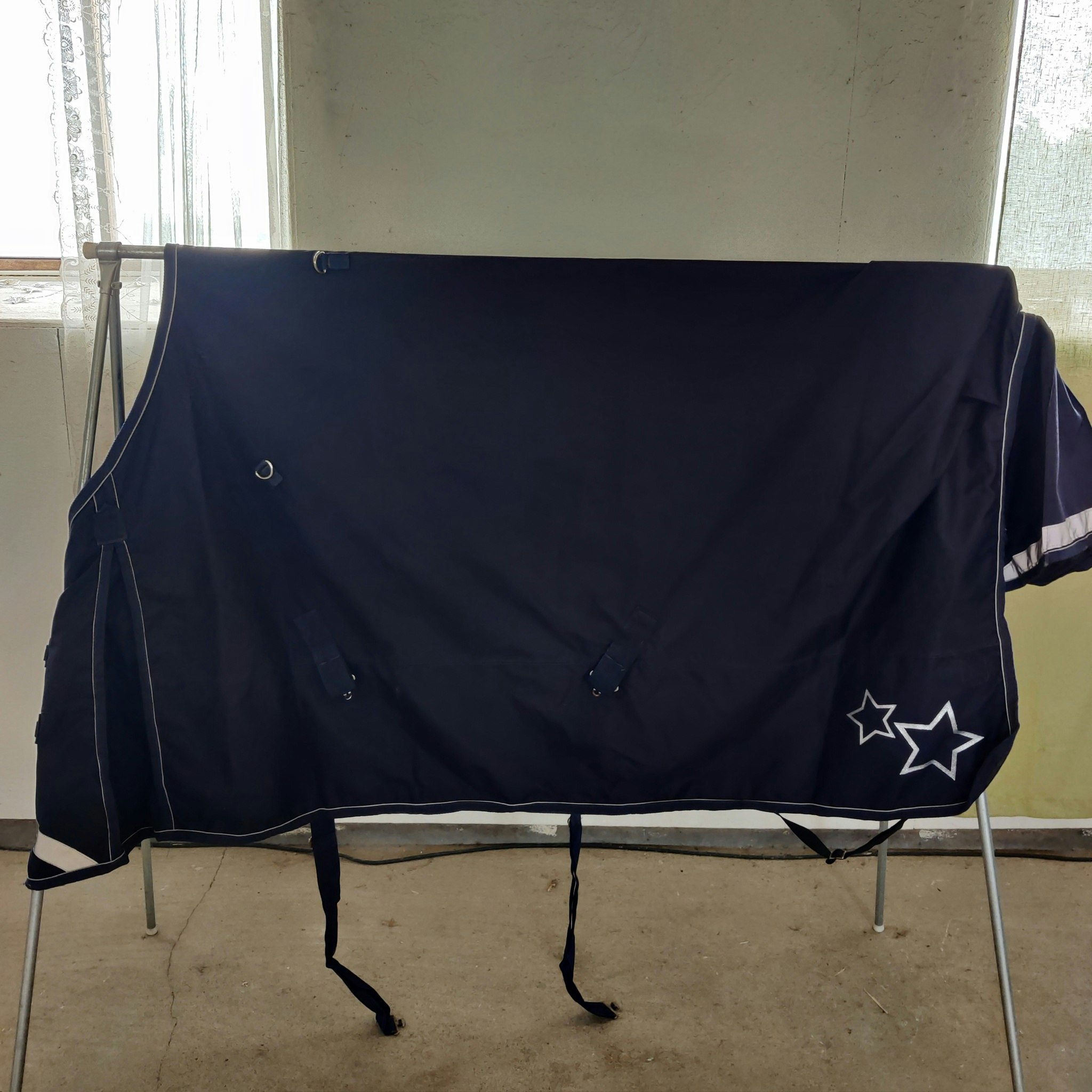 Blått regntäcke med hals 135 cm Hansbo