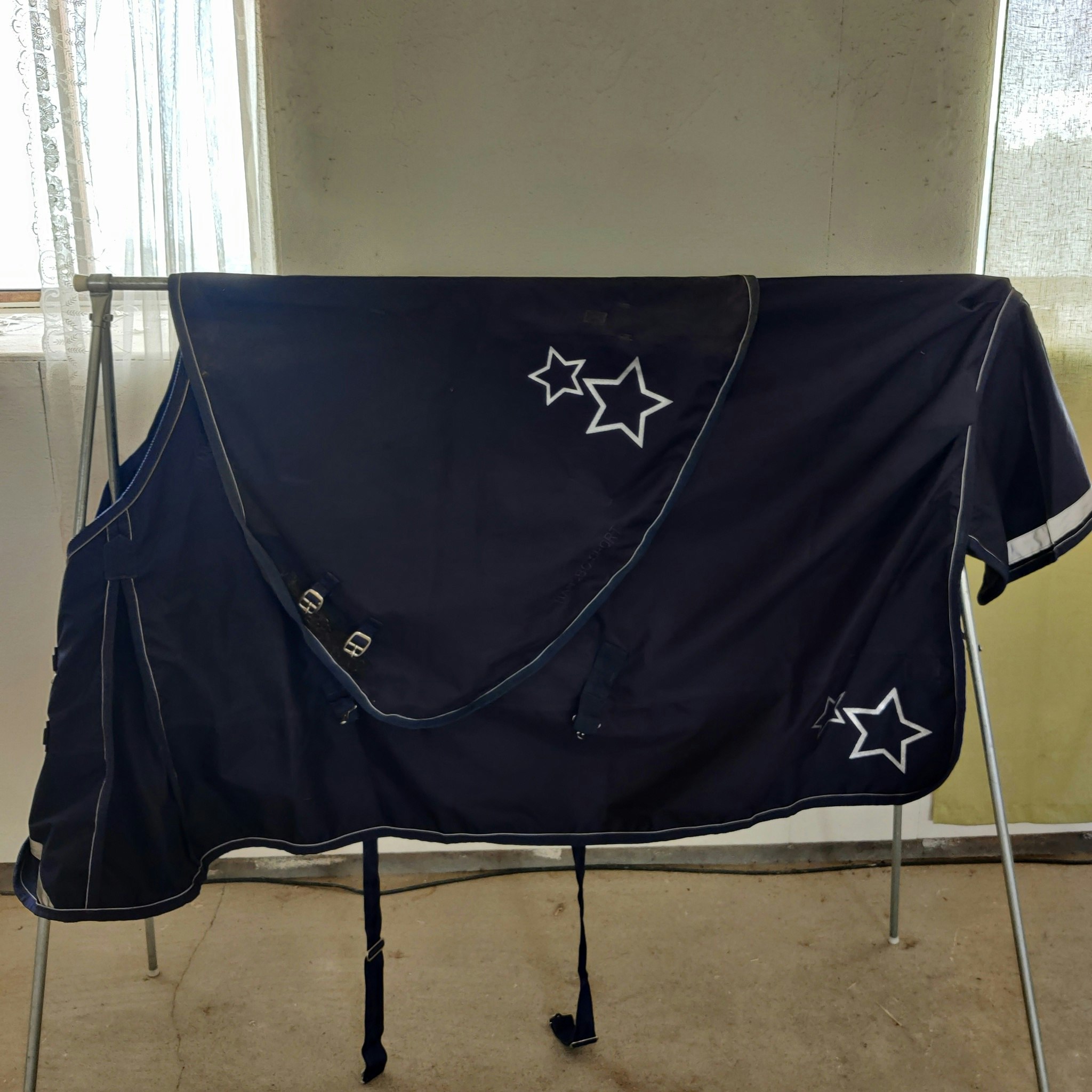 55.62 Blått regntäcke med hals 145 cm Hansbo