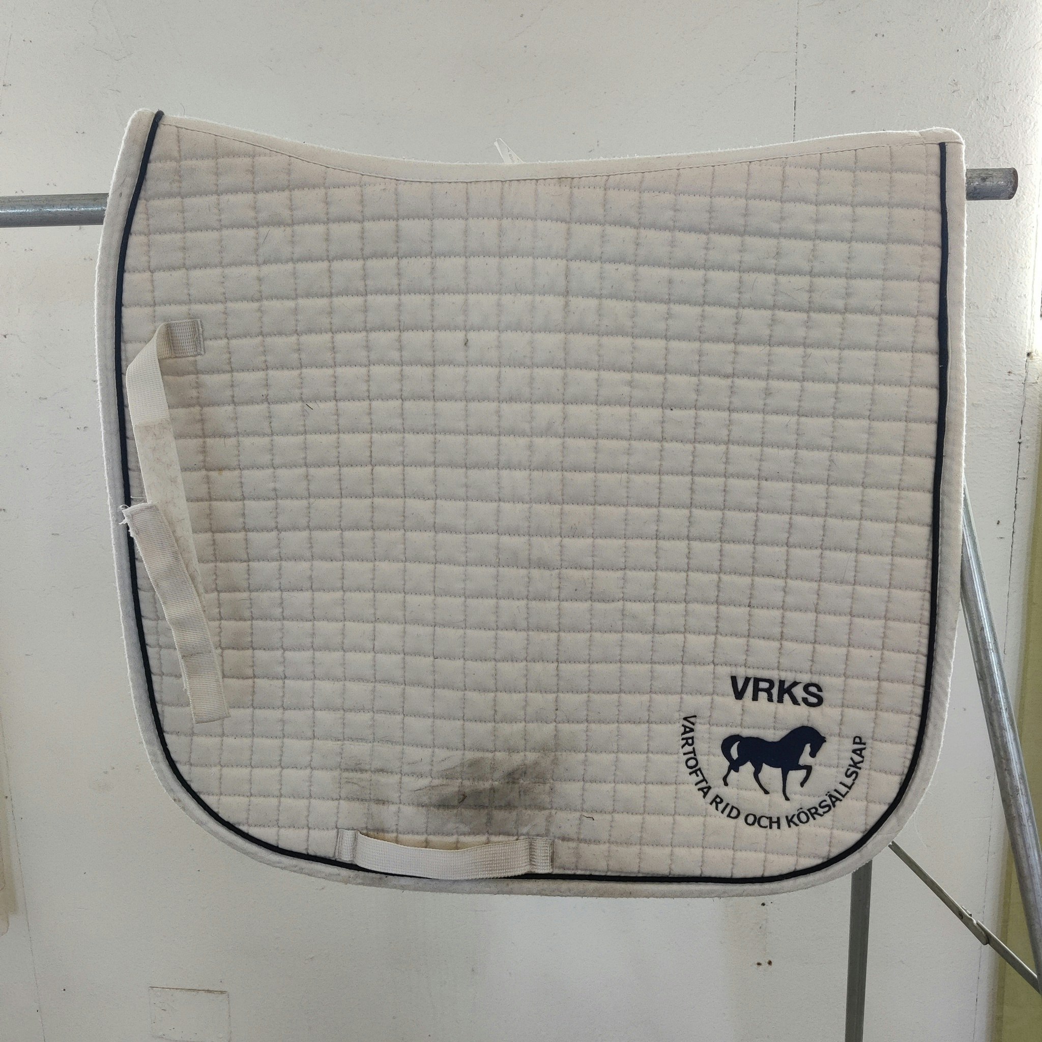 Vitt dressyrschabrak FULL
