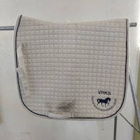 Vitt dressyrschabrak FULL