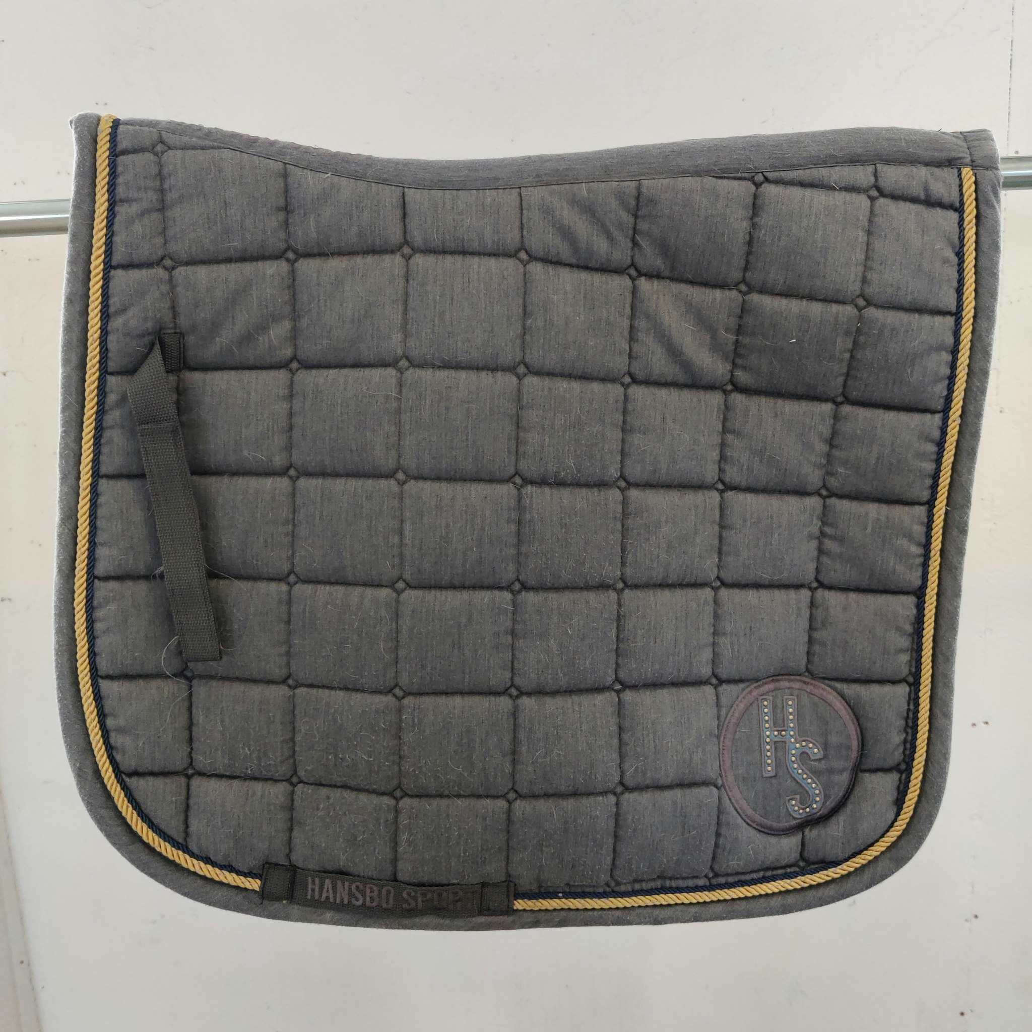 Grått dressyrschabrak Hansbo FULL