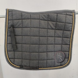 Grått dressyrschabrak Hansbo FULL