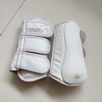 Vita dressyrskydd Catago COB