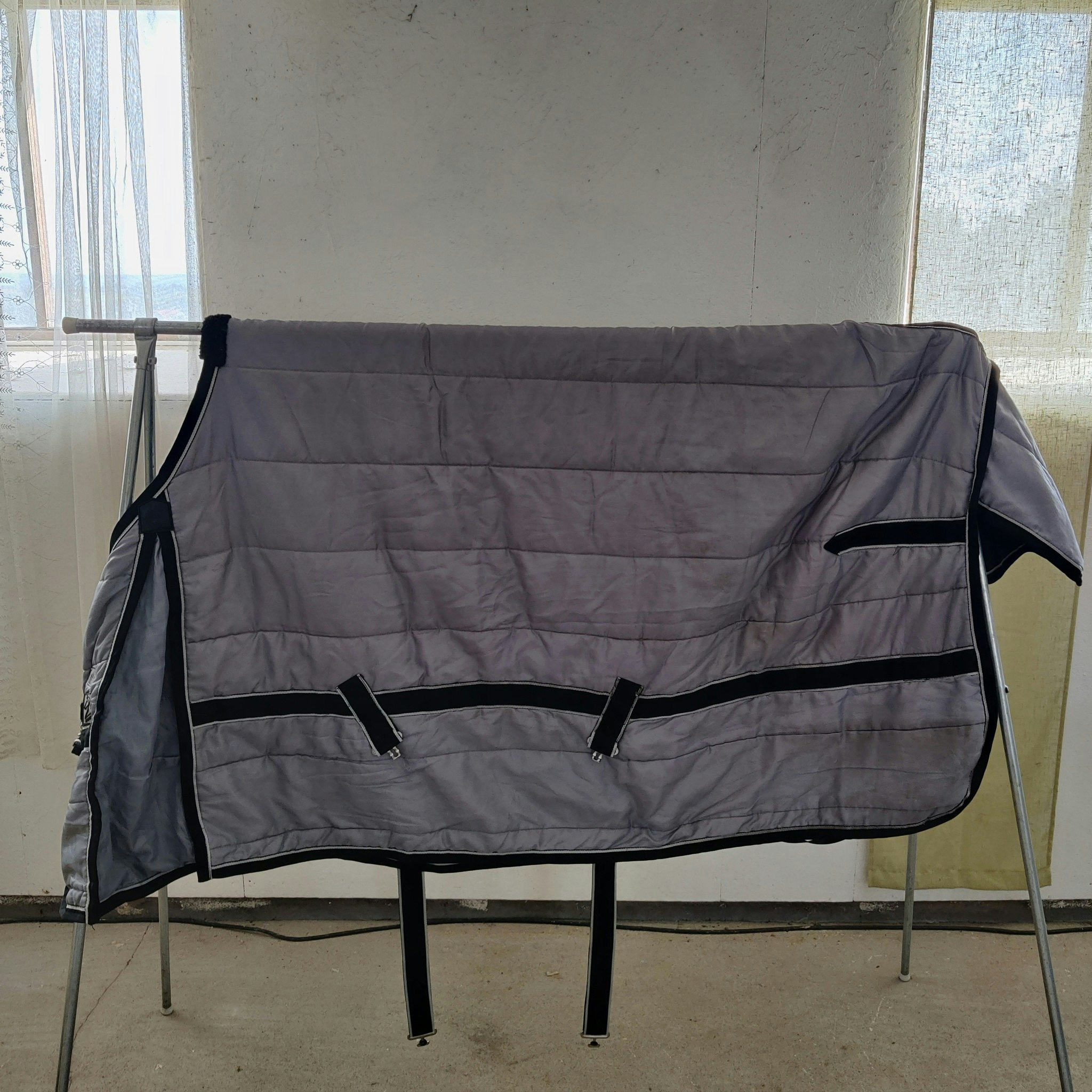 Grått stalltäcke 135 cm ca 150 g