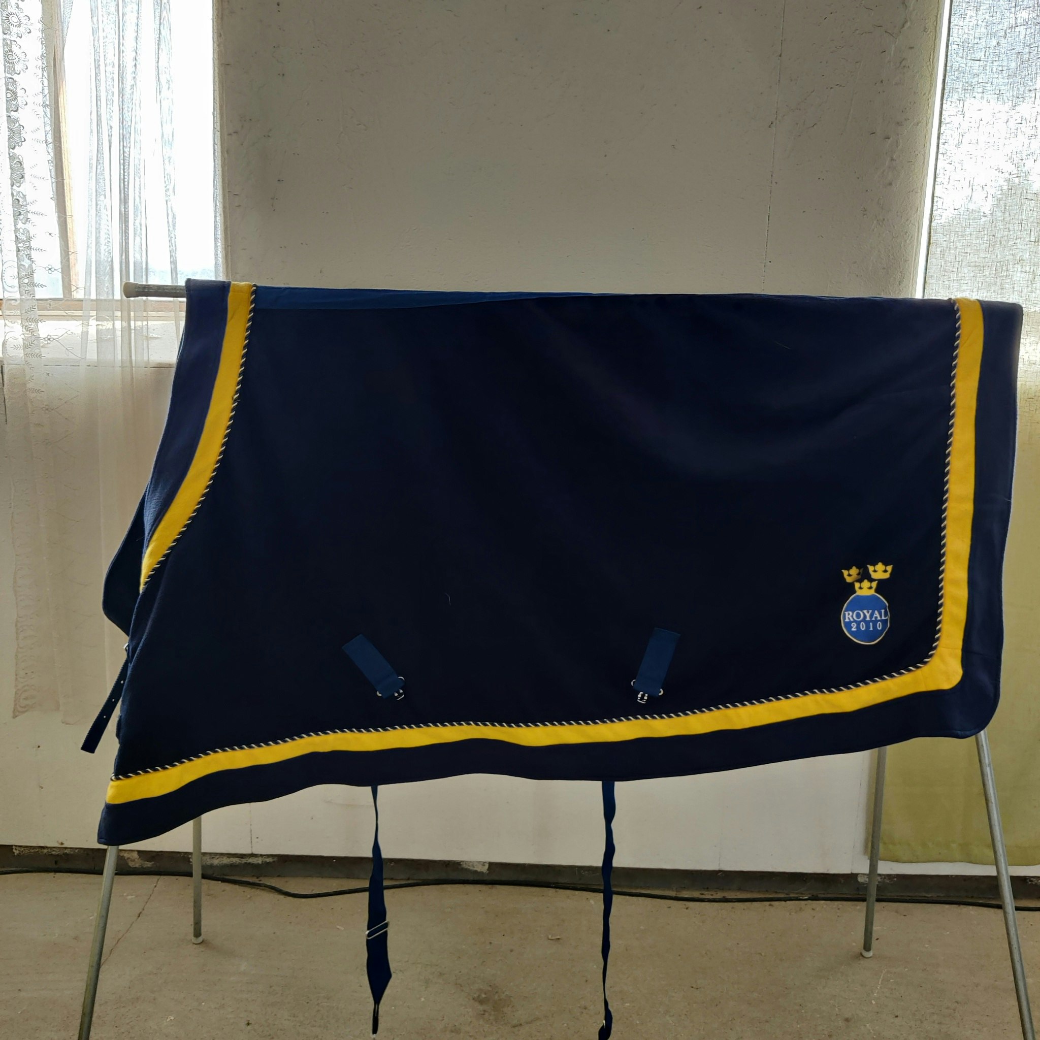 Blått fleecetäcke 145 cm