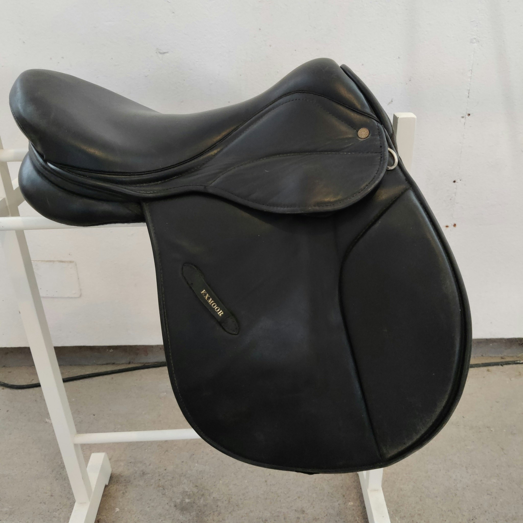 Svart allroundsadel 16 tum MW Jensen Exmoor