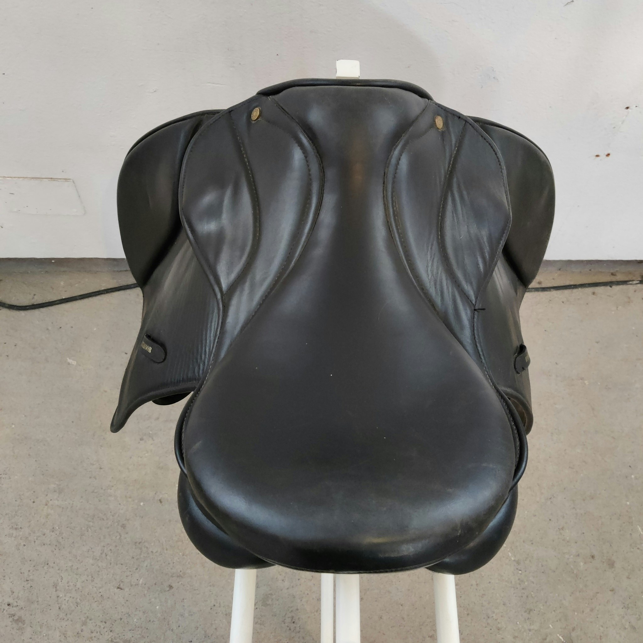 Svart allroundsadel 16 tum MW Jensen Exmoor