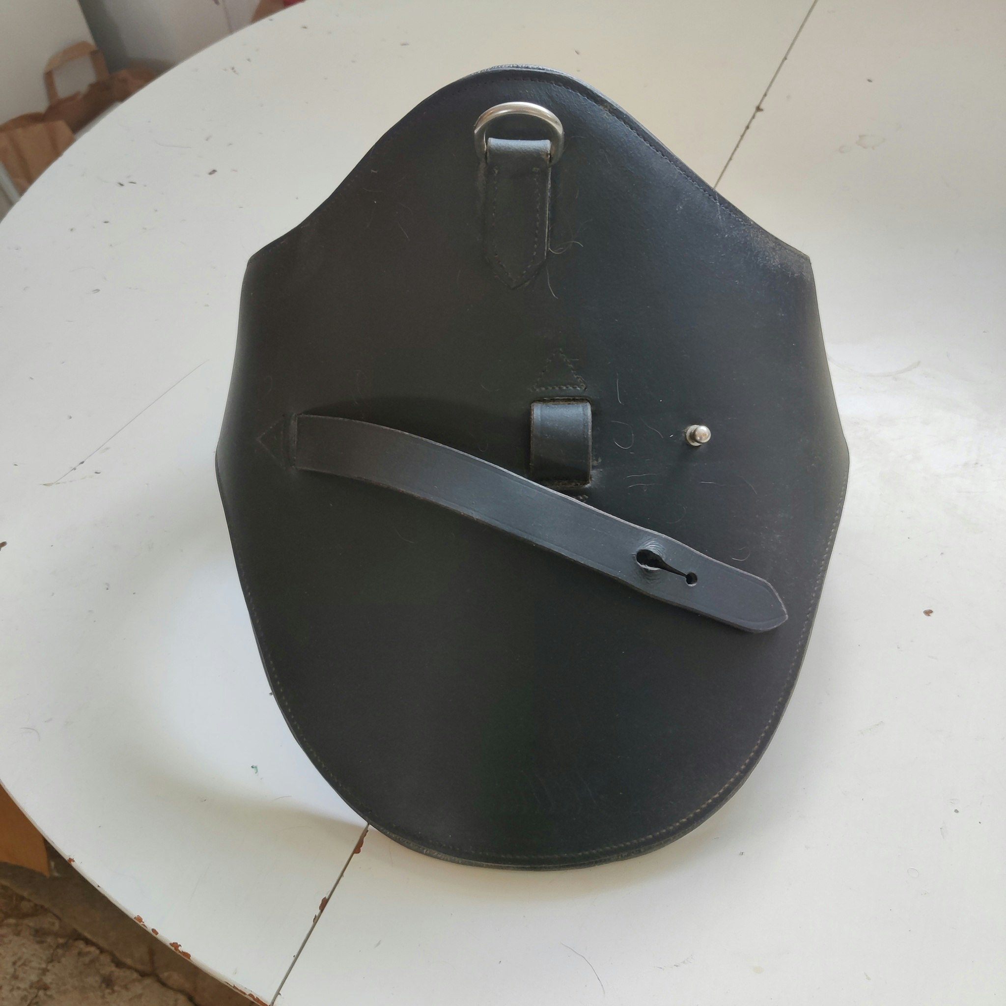 Svart gjord med magplatta 110 cm