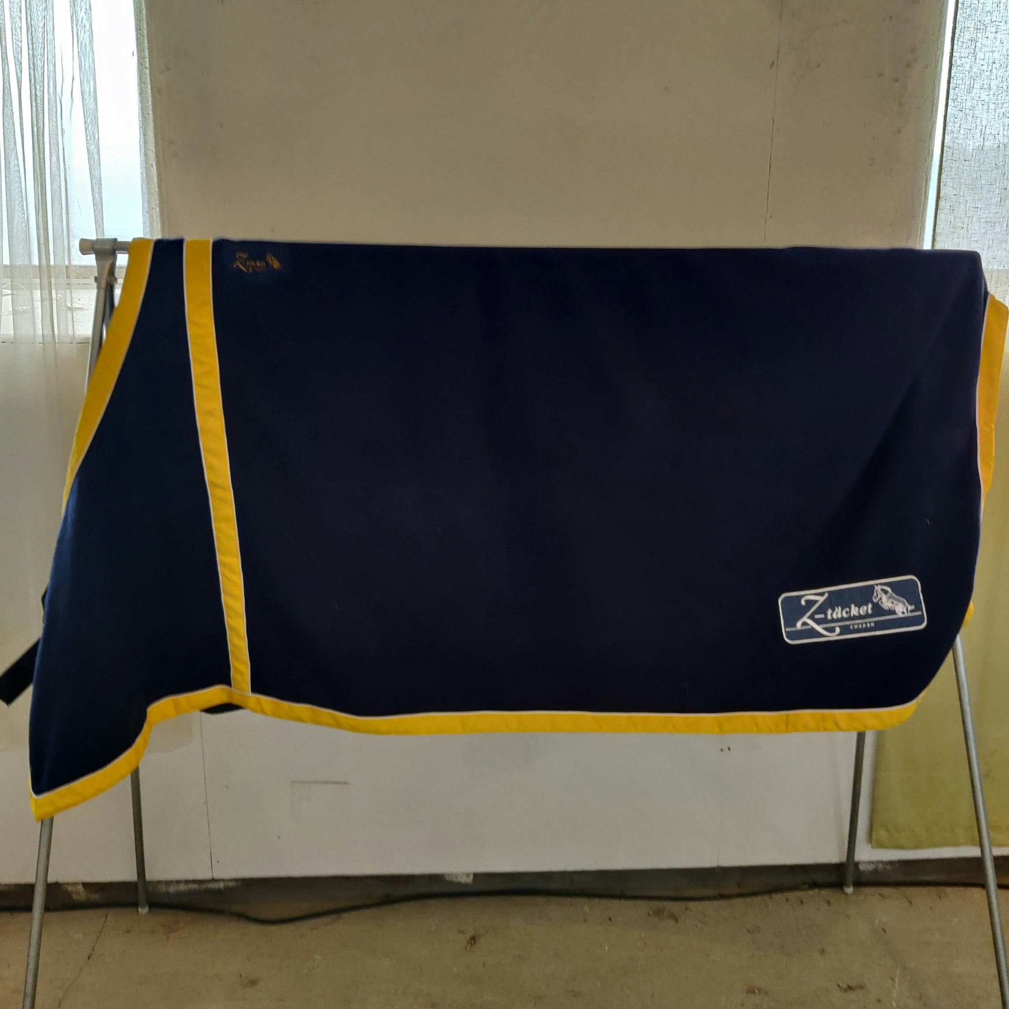 Blått fleecetäcke 150 cm Z-täcket