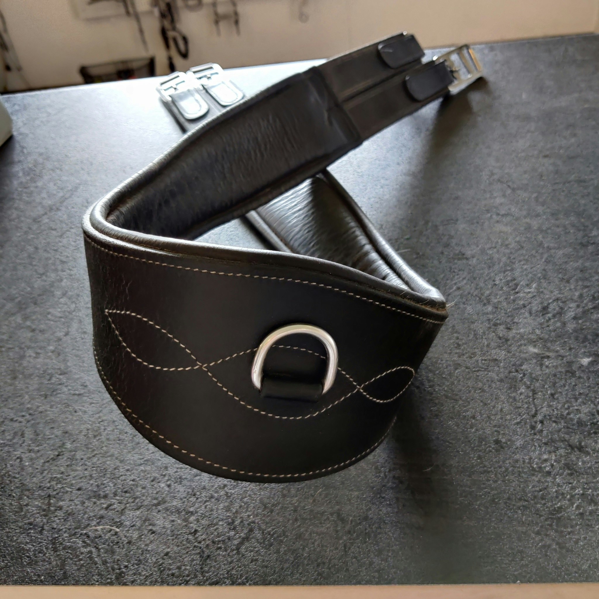 Svarta sadelgjord 130 cm