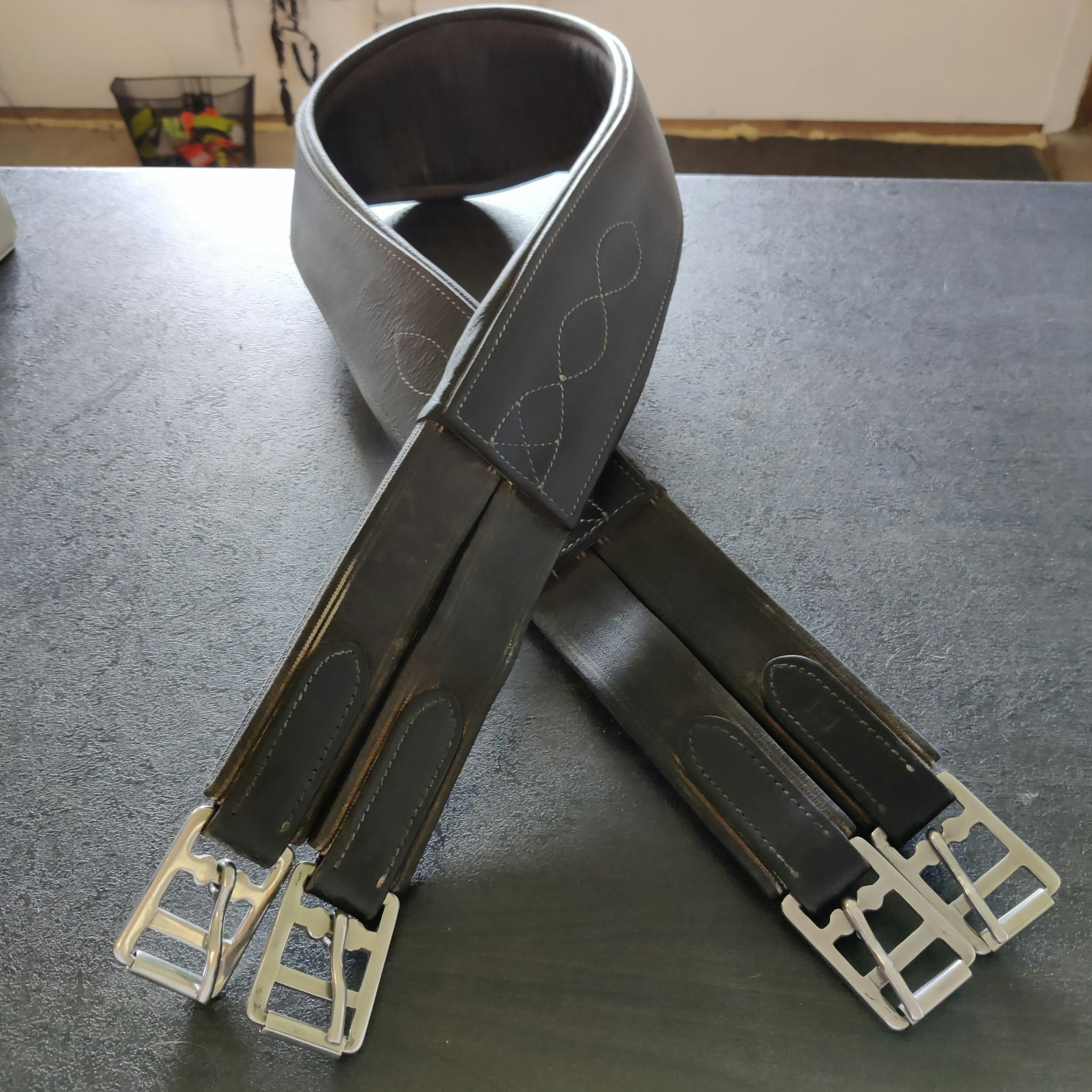 Svarta sadelgjord 130 cm