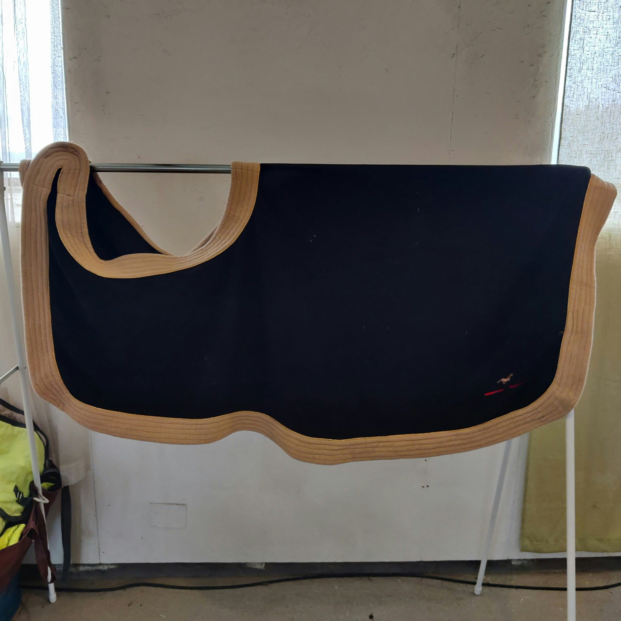 Svart ridtäcke fleece View